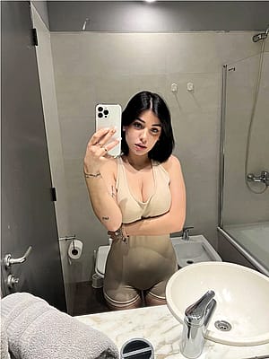 Dolled up for my new date'
