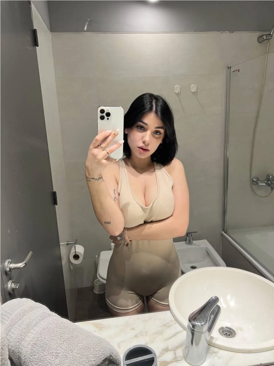 Dolled up for my new date picture 1 of 1
