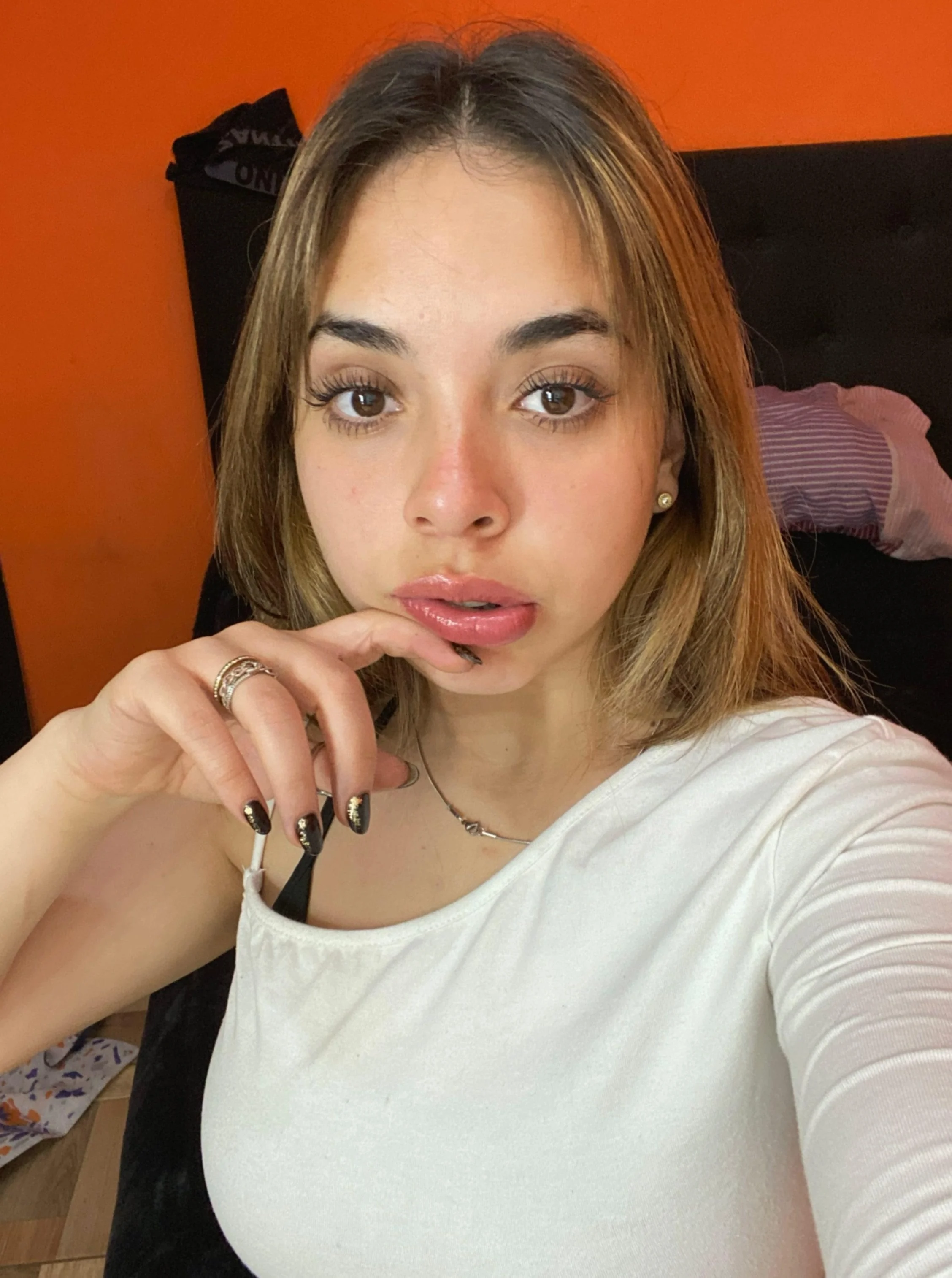 Do you think im hot? F18 picture 1 of 1