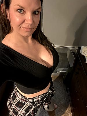 Am I hot? 38f hoping to stay looking hot forever'