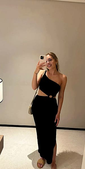 Am I being classy or I just slay in this dress?'