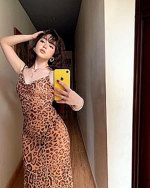 am i sexy in this photo?'