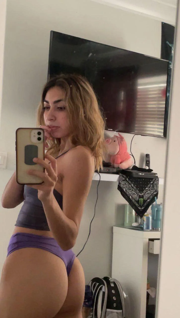 I don't know if I'm sexy, but I sure know how to tease 😉 picture 1 of 1