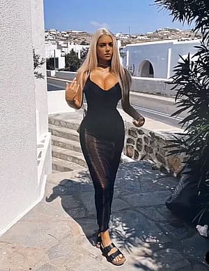 Do you think this outfit is hot?'