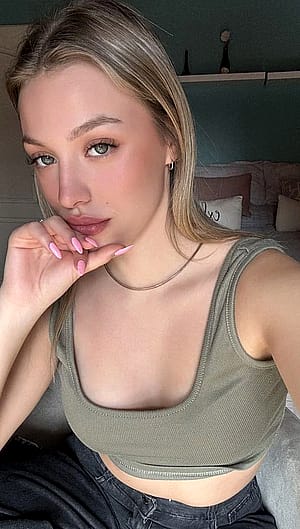 All dolled up but no date'