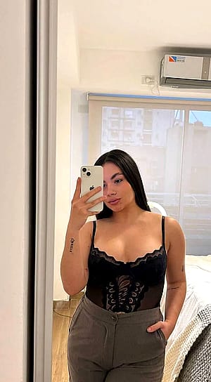 does this outfit look good enough to catch your eye.'