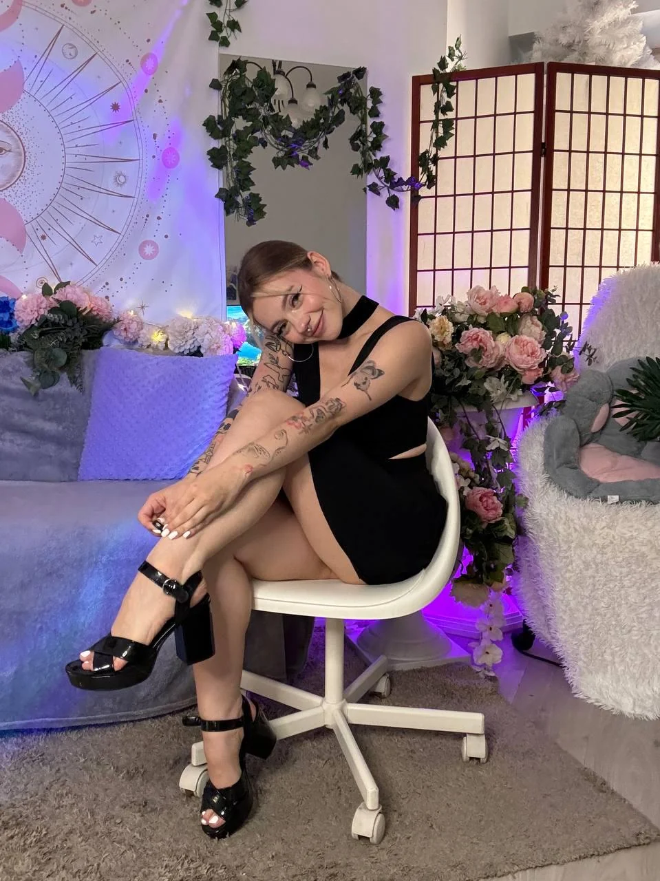 where would you take on a date a girl dressed like me? picture 1 of 1