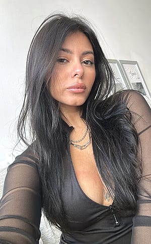 Be honest, am i hot? F23'