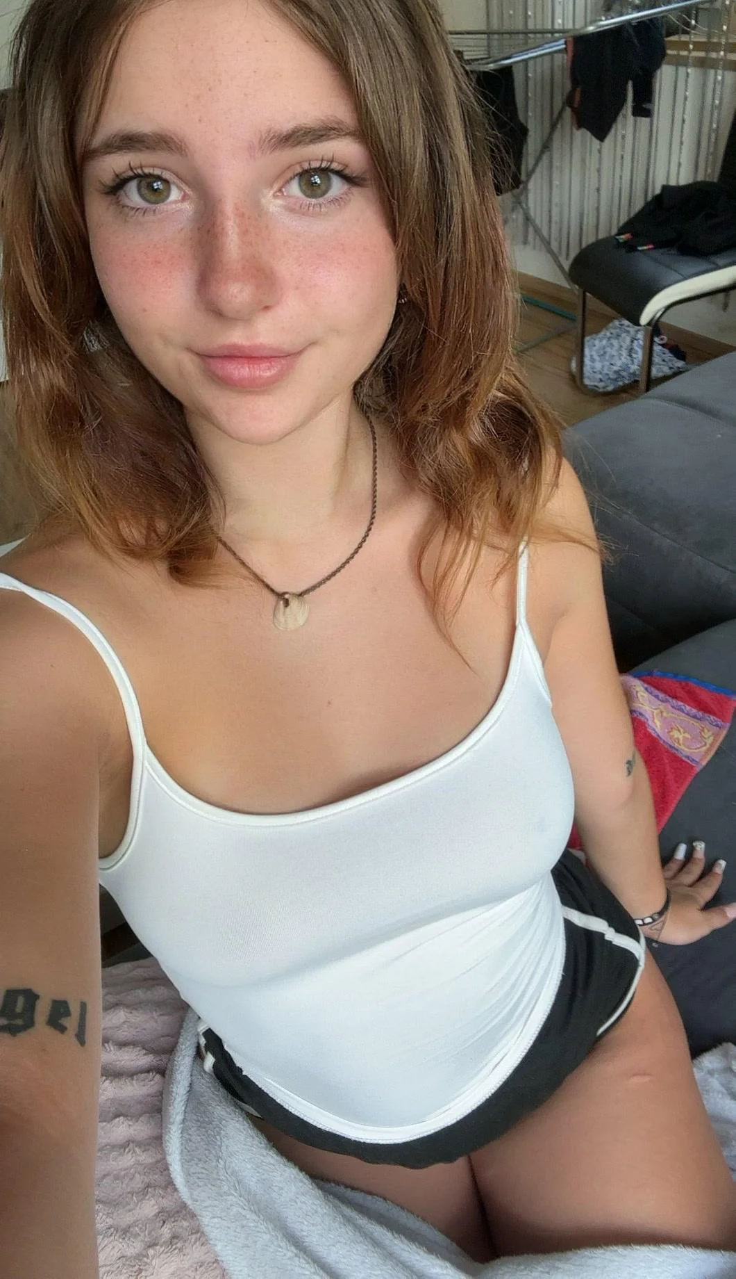 f18 am i hot? be honest picture 1 of 1