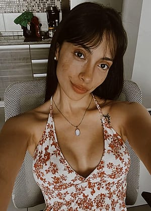what do you think? Am i a hottie latina?'