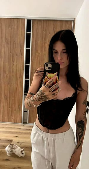 I hope you find me sexy in this mirror selfie'