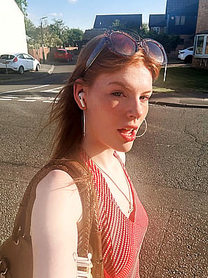 Do I look sexy on this outfit?'
