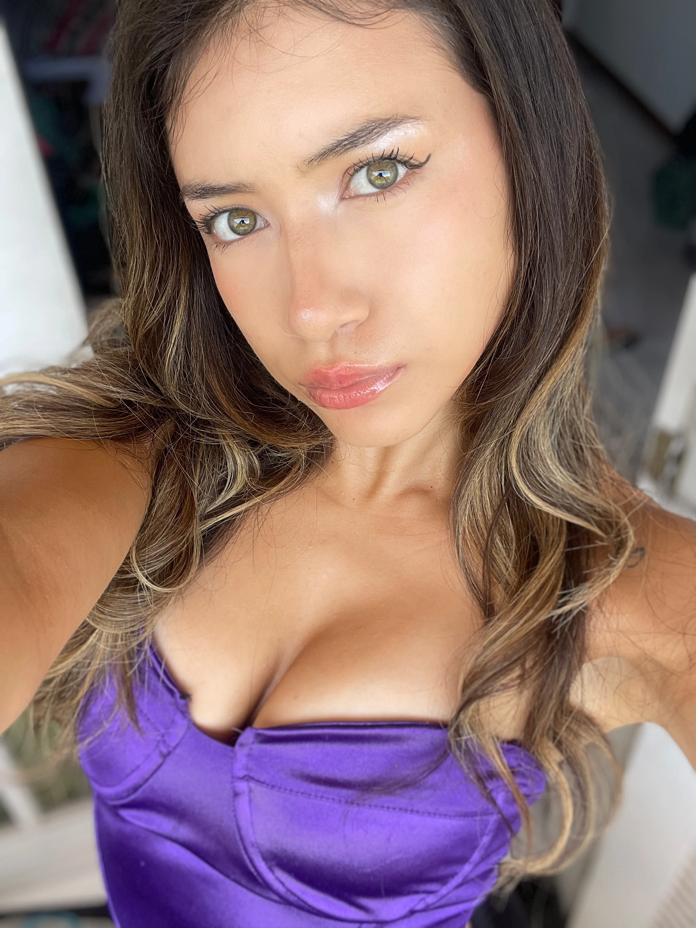 Am i hot? Be honest F20 picture 1 of 1