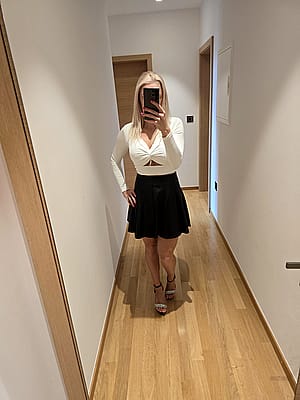 Am I hot in my work clothes? F36'