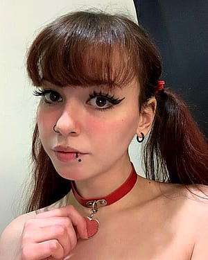 Am I hot? F22 im kind of shy'