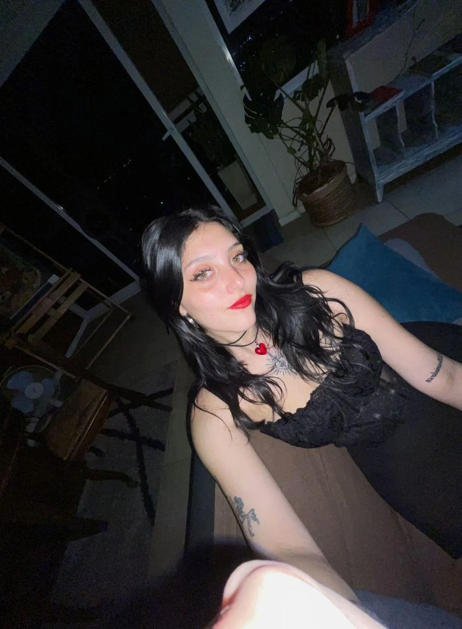 Classy with a hint of sass picture 1 of 1