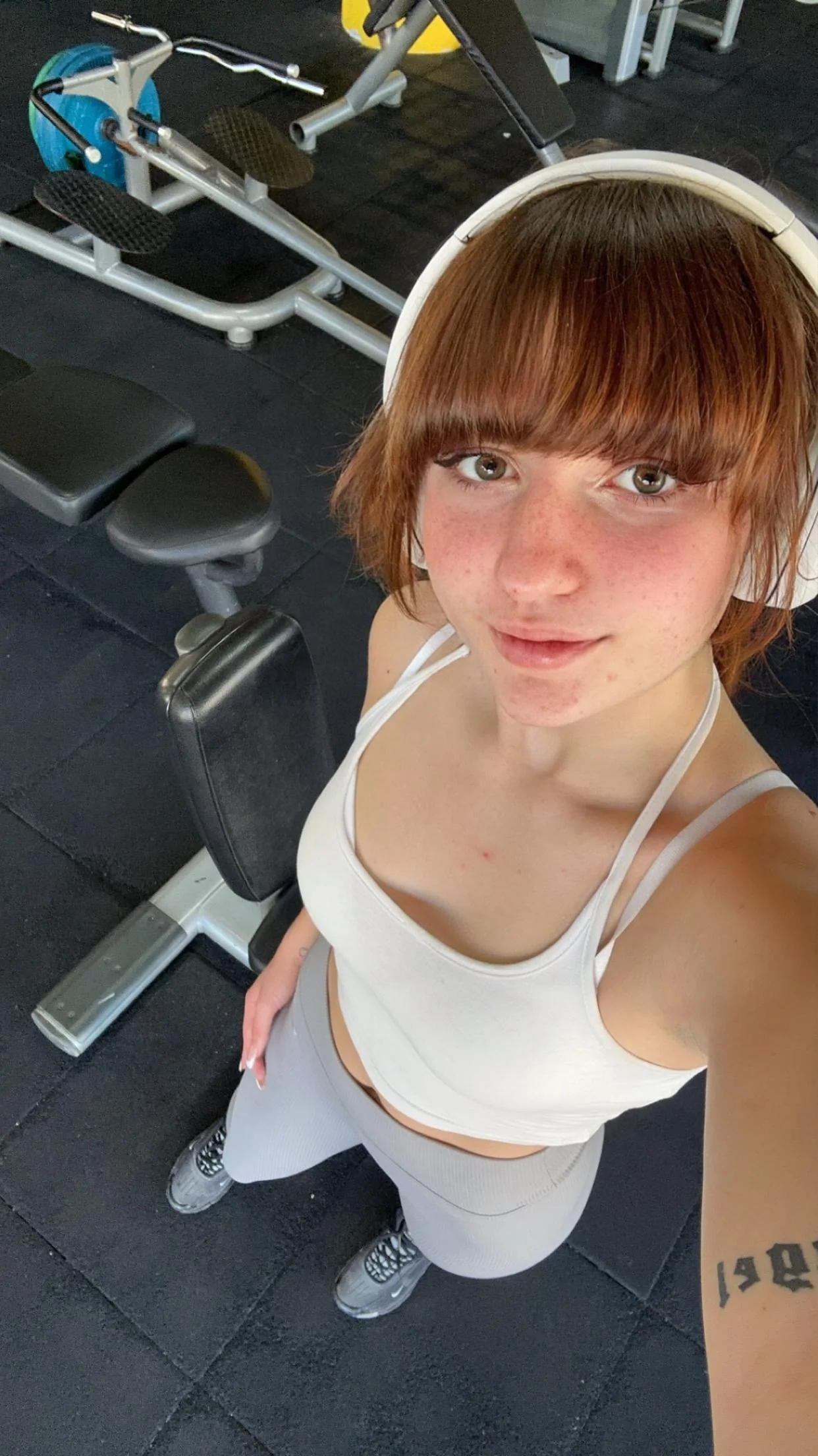f18 am i hot? be honest picture 1 of 1