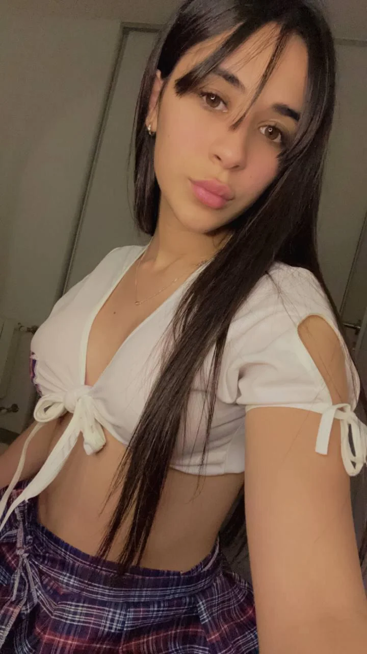 Do you think I’m hot? F23 picture 1 of 1