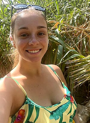 21f and still hot?'