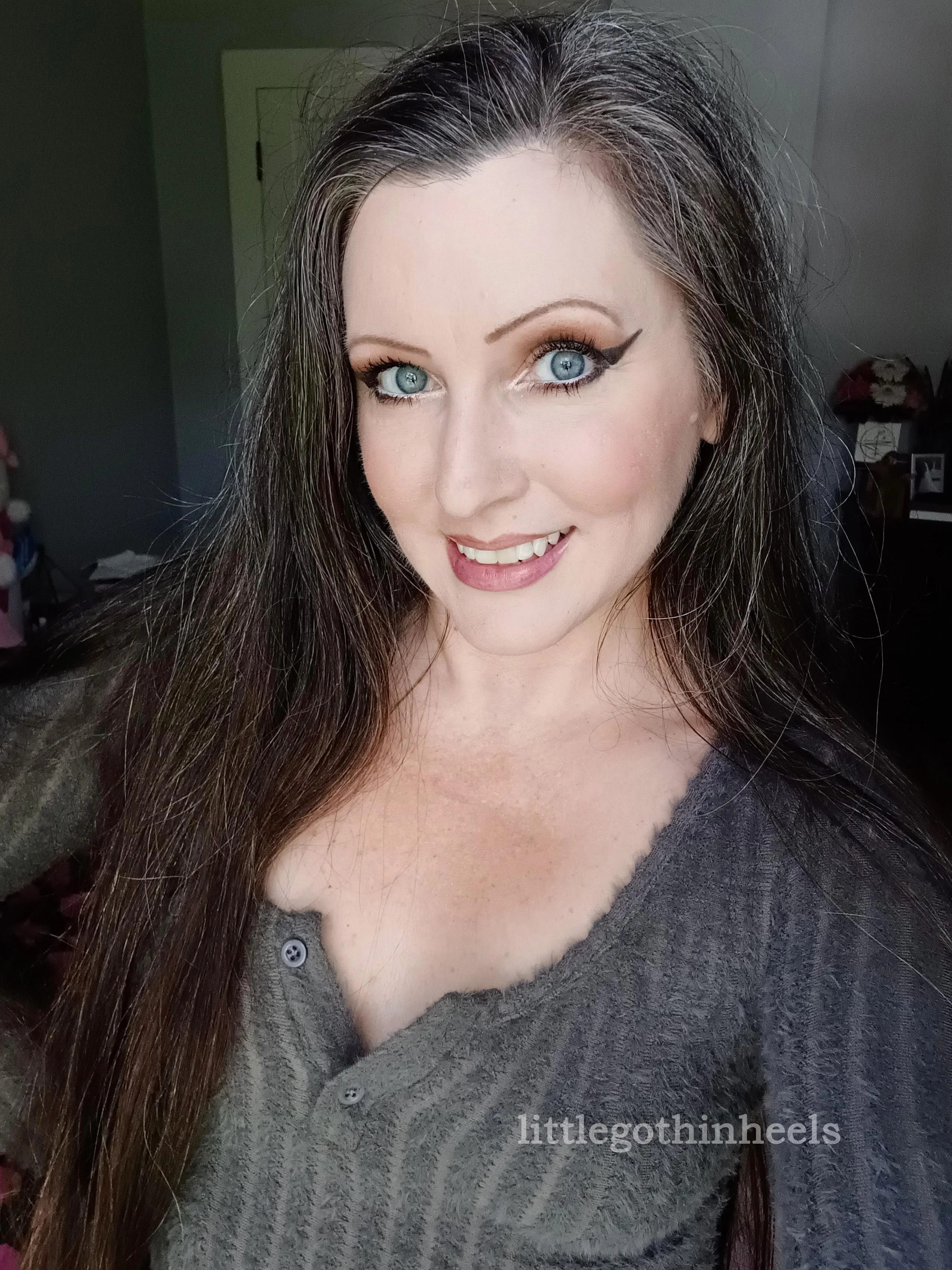 do you think blue eyes are hot (43F) picture 1 of 1