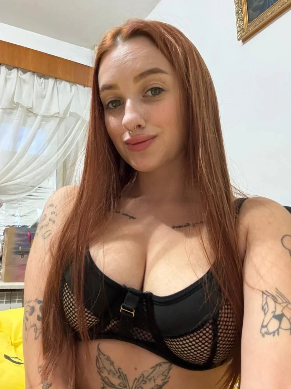 Your playful girlfriend picture 1 of 1