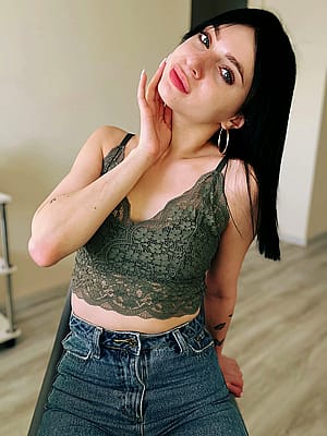 Do you think I'm hot in this makeup look? 19'