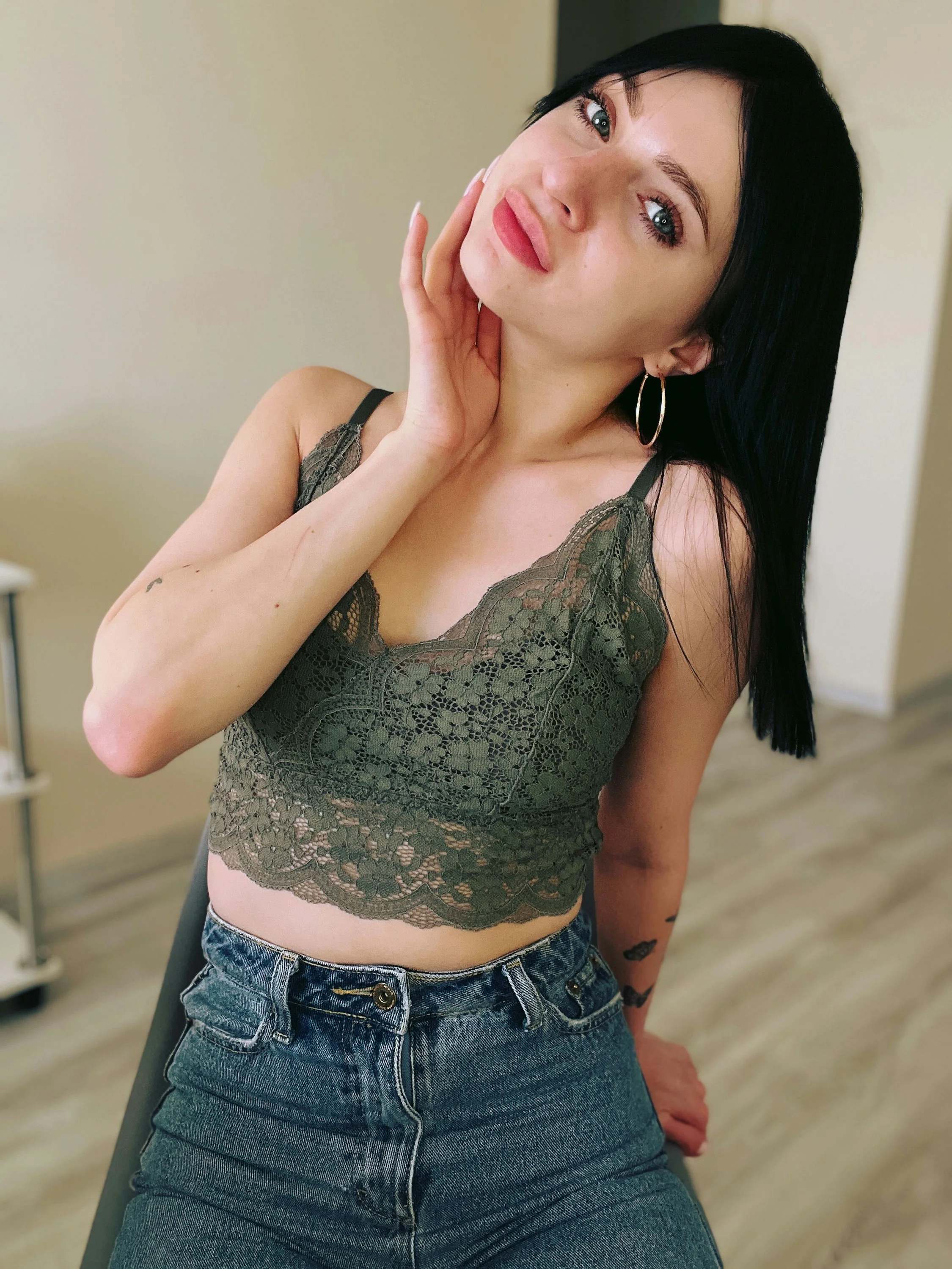 Do you think I'm hot in this makeup look? 19 picture 1 of 1