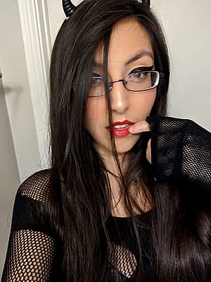 F32 Am I hot what you think'