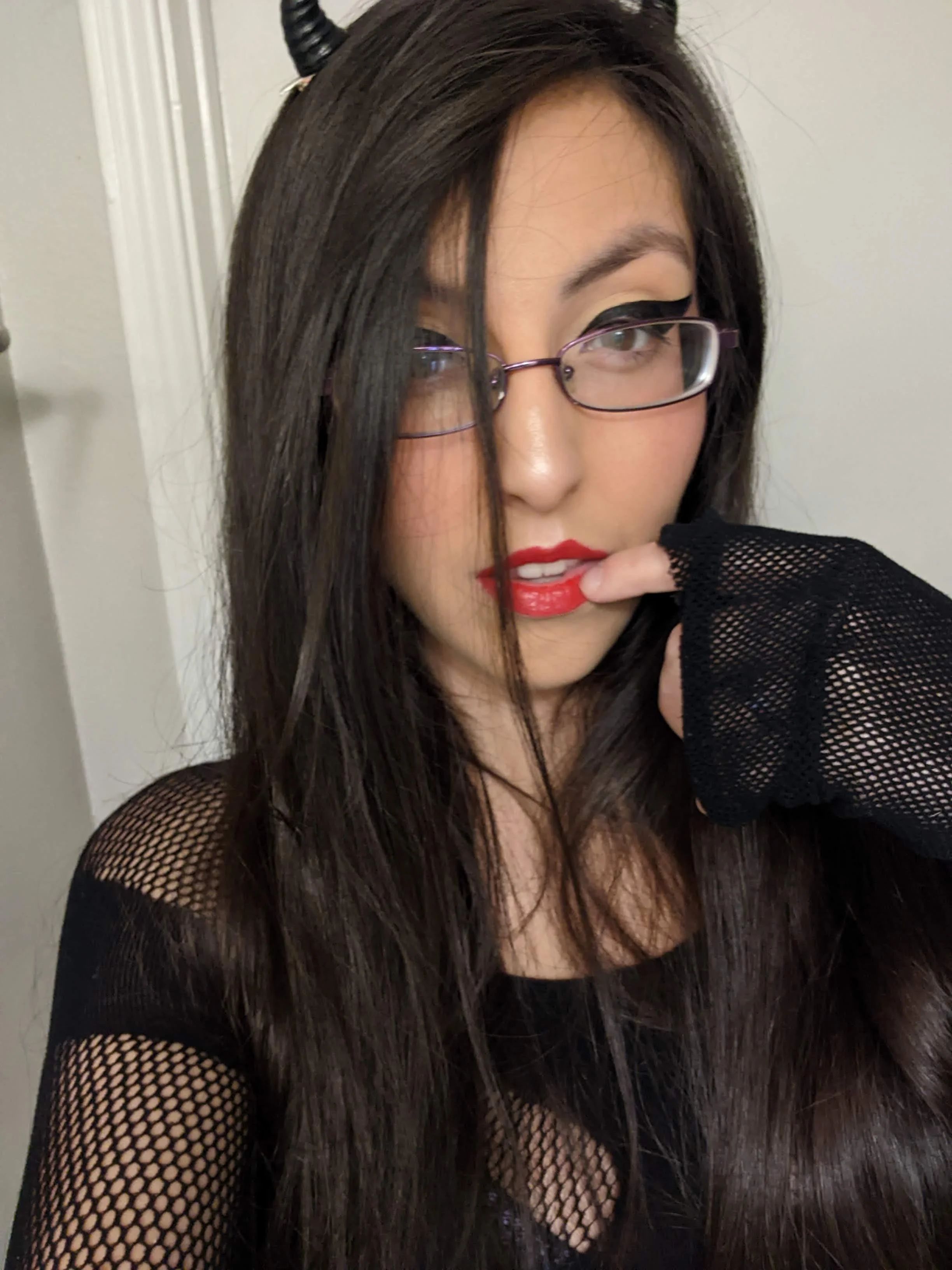 F32 Am I hot what you think picture 1 of 1
