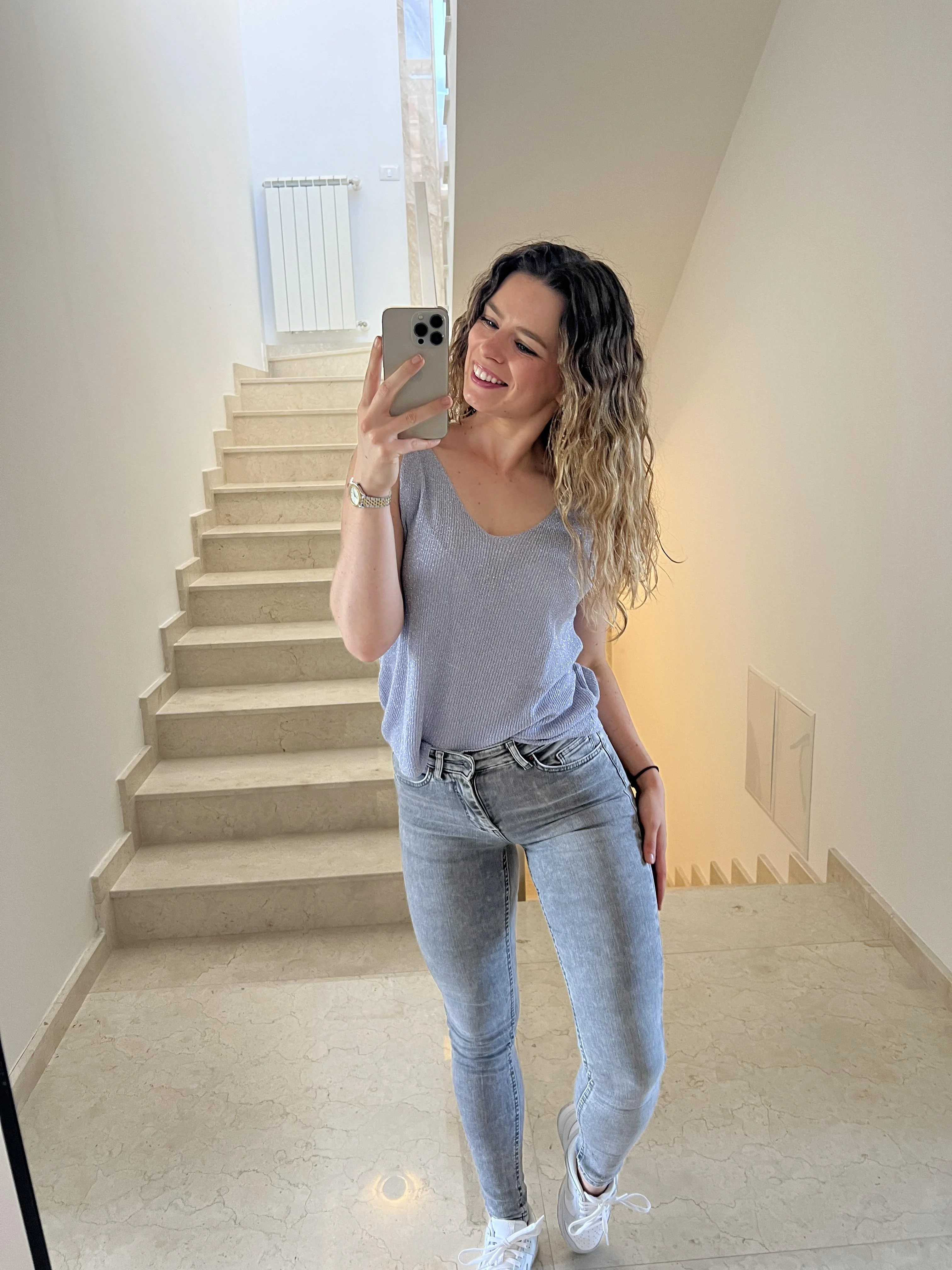 its a basic outfit, but I thought I like cute in it 🙈 picture 1 of 1