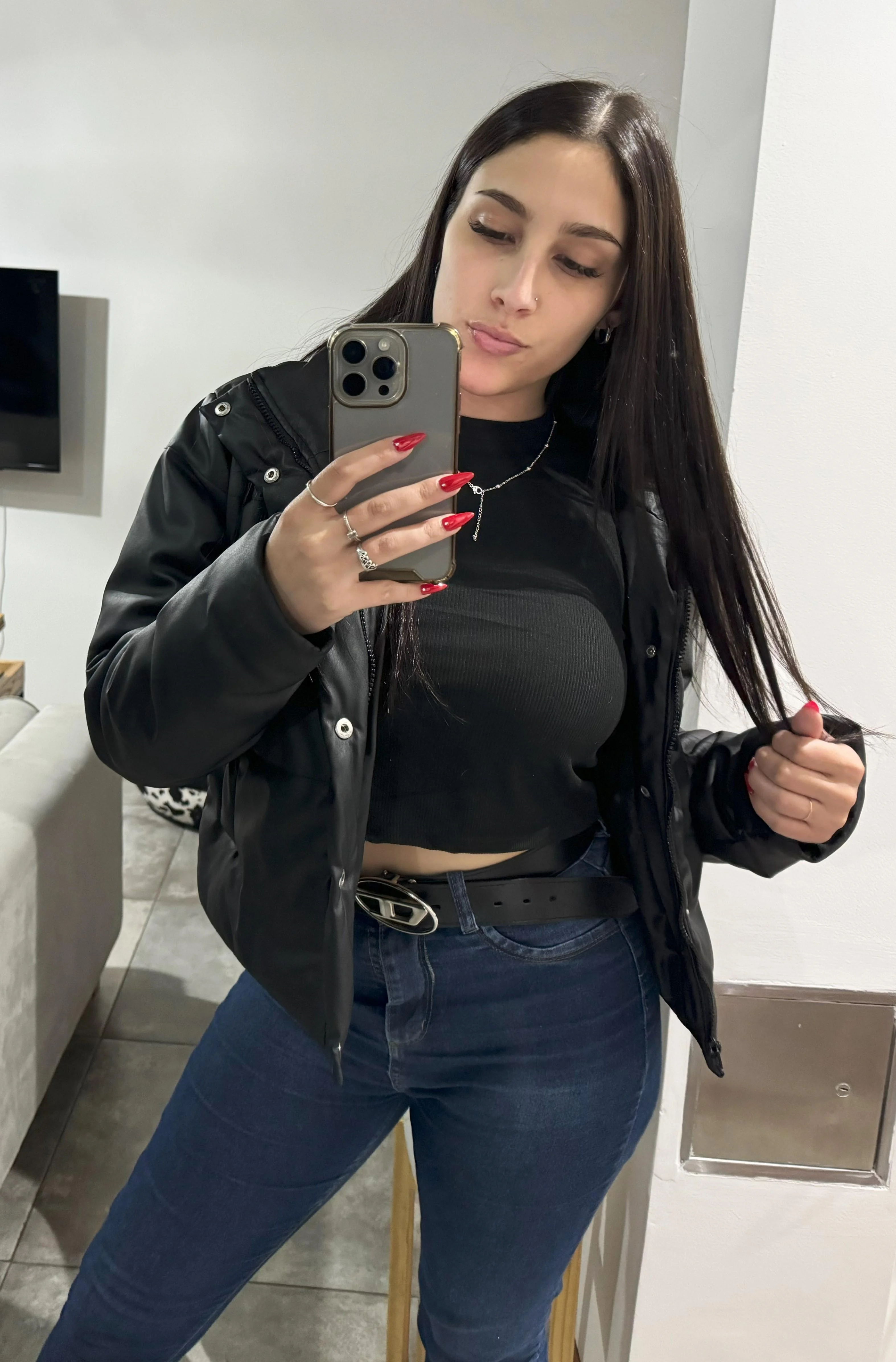 Yooo guys new selfie, am I hot? picture 1 of 1