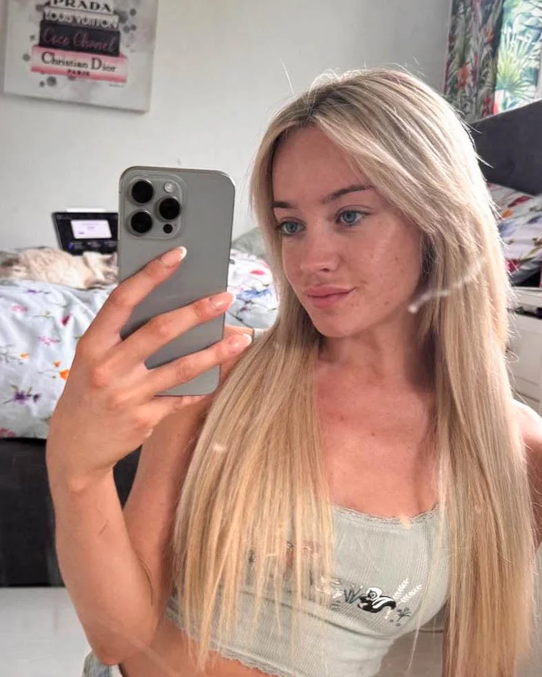 Would you say I’m hot? F19 picture 1 of 1