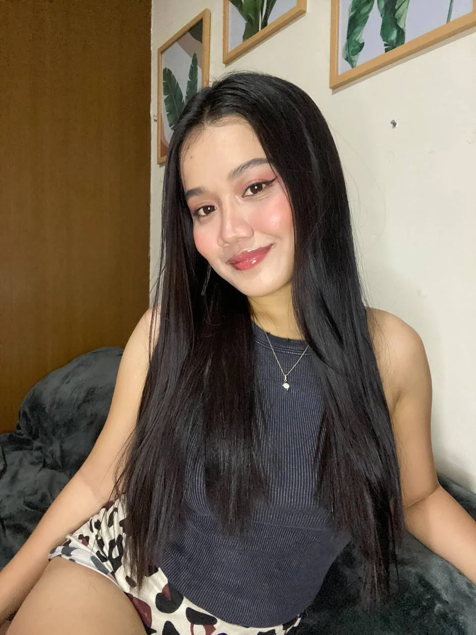 am I pretty enough to be your 18 yr old virgin Filipina gf? picture 1 of 1
