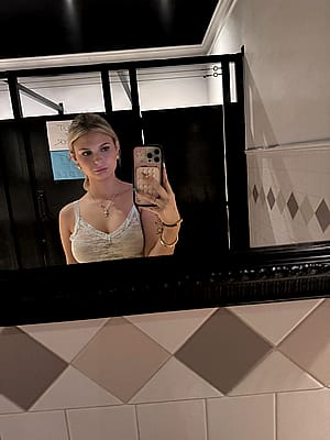Am I hot? What's your honest rating? F19'