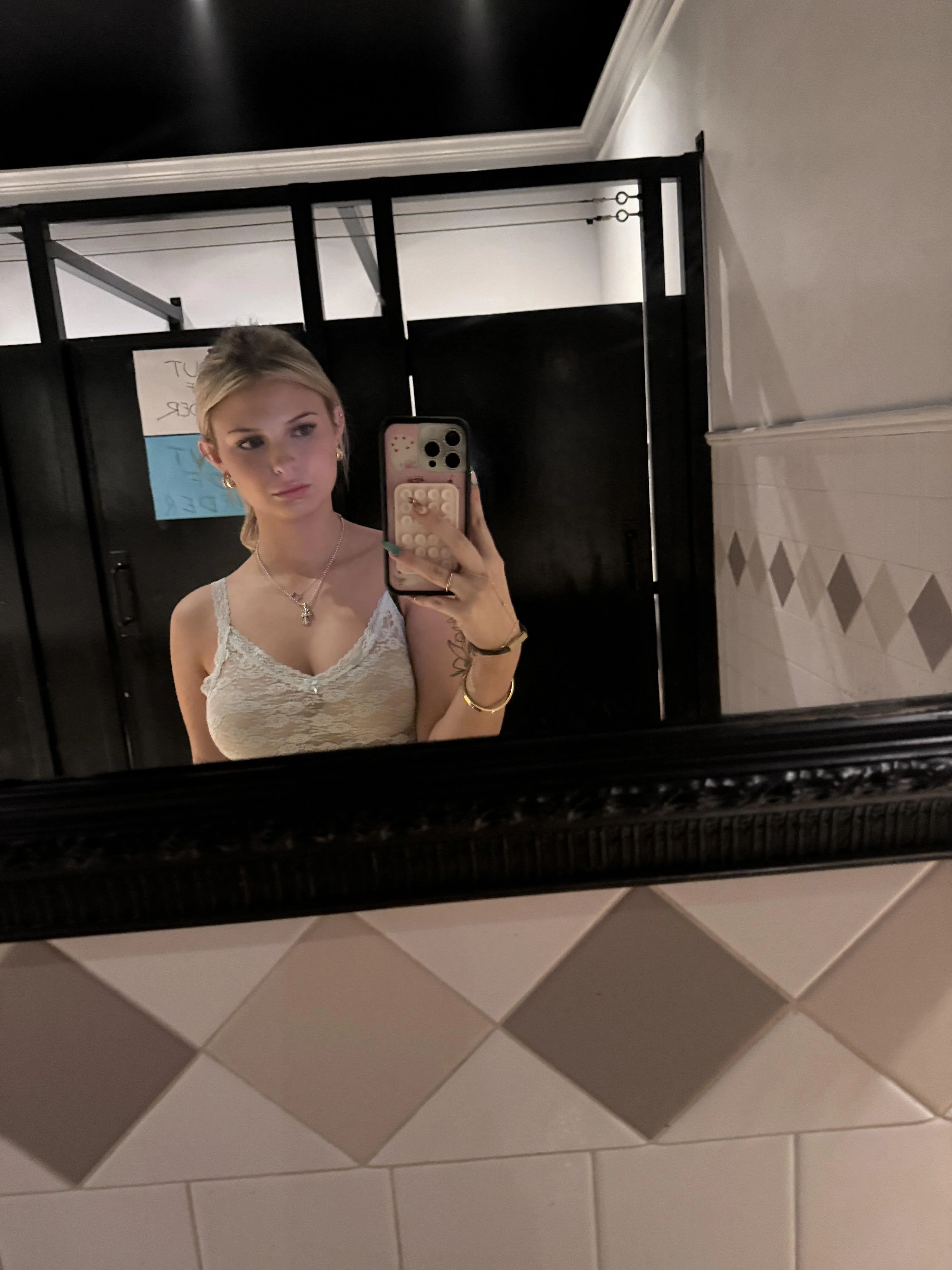 Am I hot? What's your honest rating? F19 picture 1 of 1