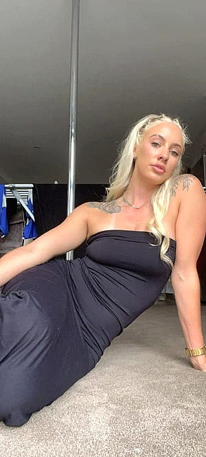 Am I sexy in this outfit?'