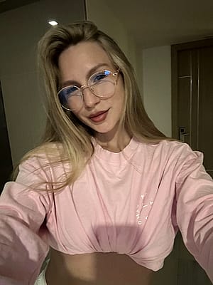 These glasses definitely look good on me'