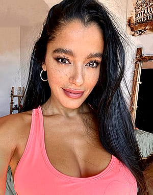 Is this top looks sexy?'