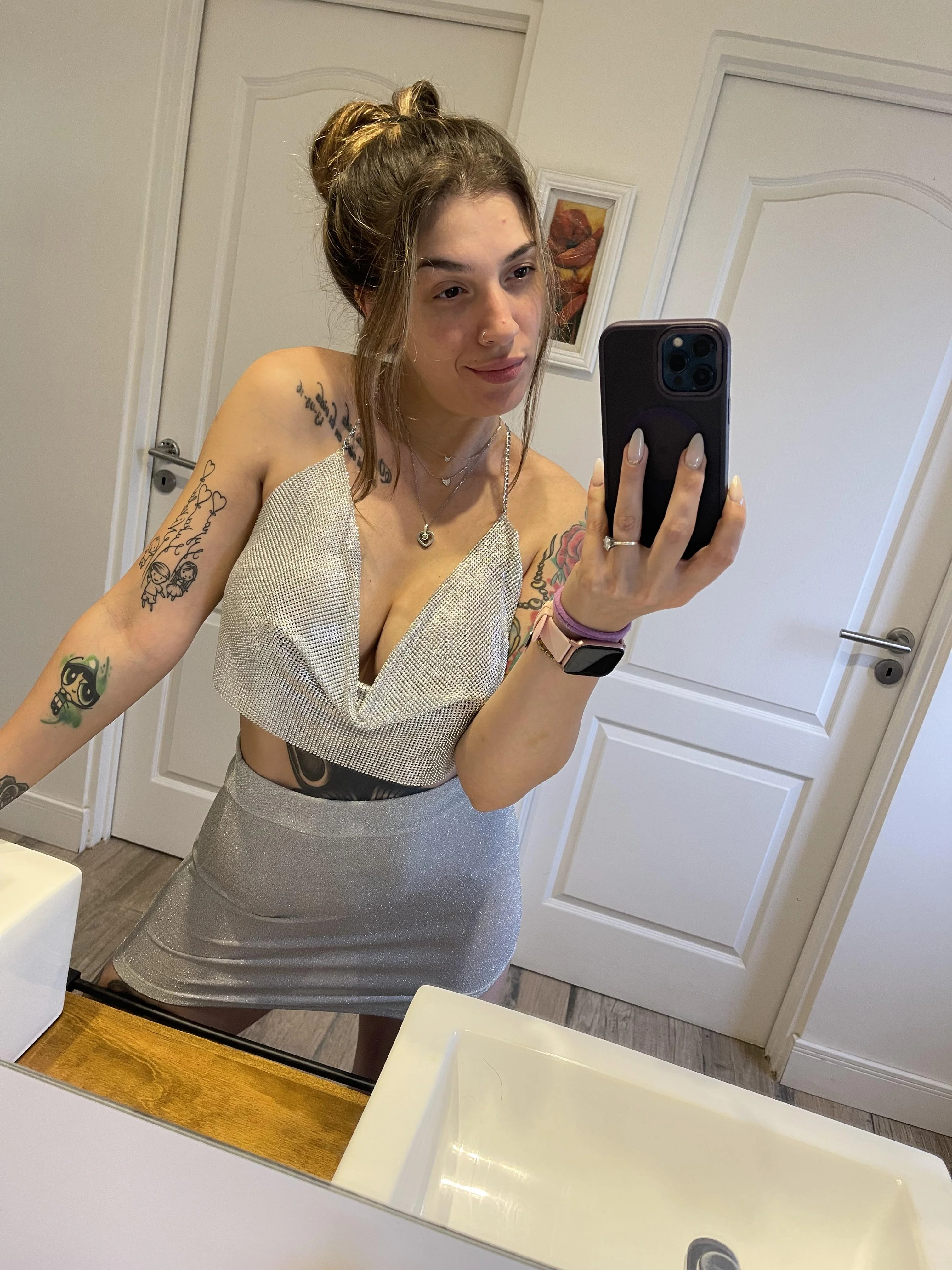 Still ready for action as a mom in her 30s picture 1 of 1
