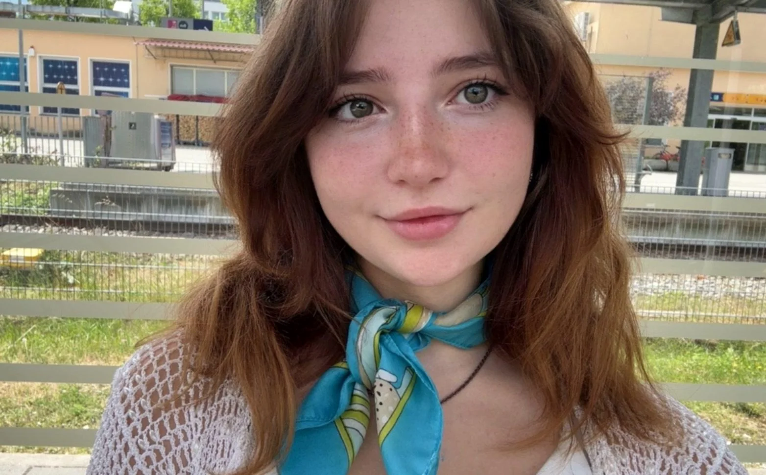 i’m staring at my own selfie and still not sure how i look picture 1 of 1