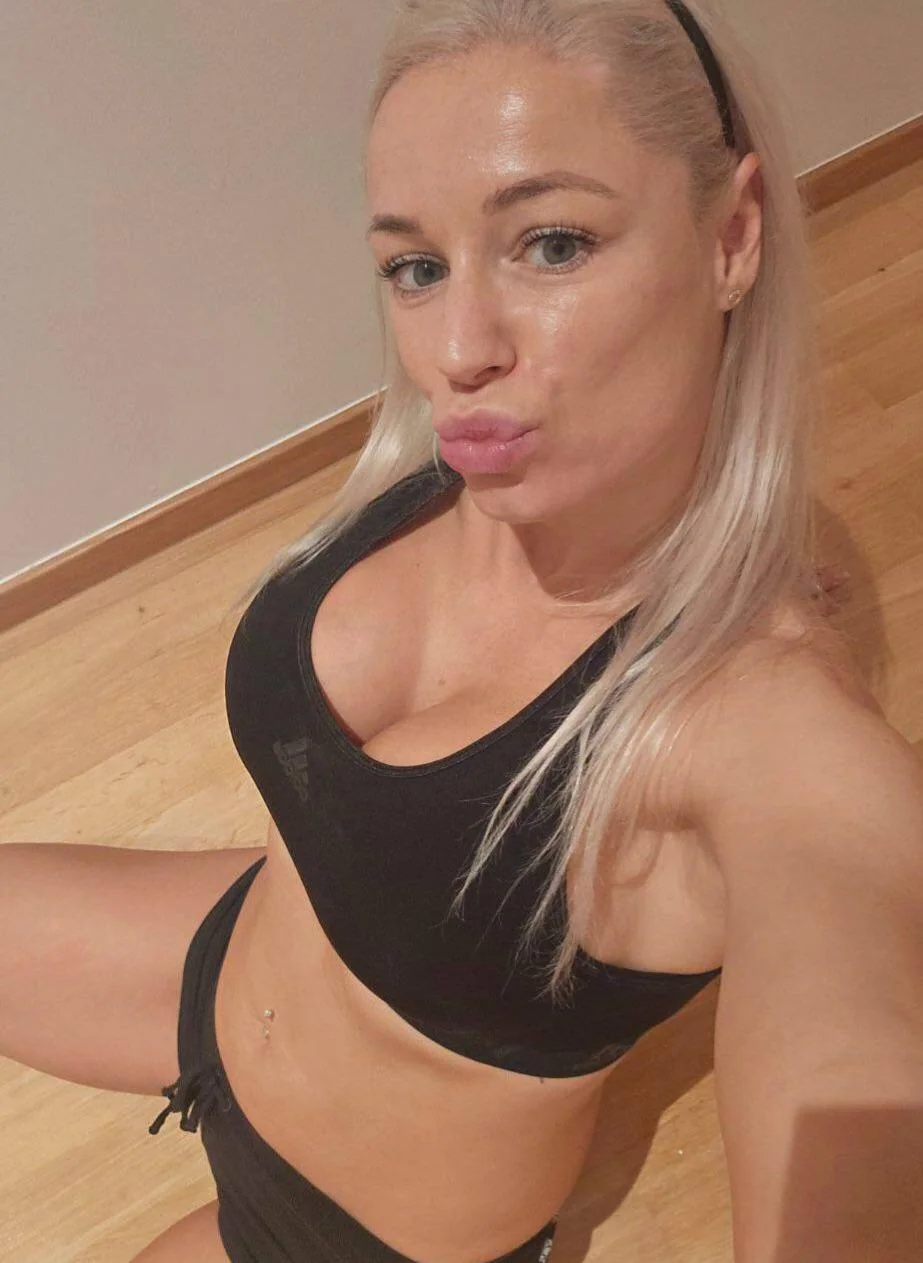How do I look tonight picture 1 of 1