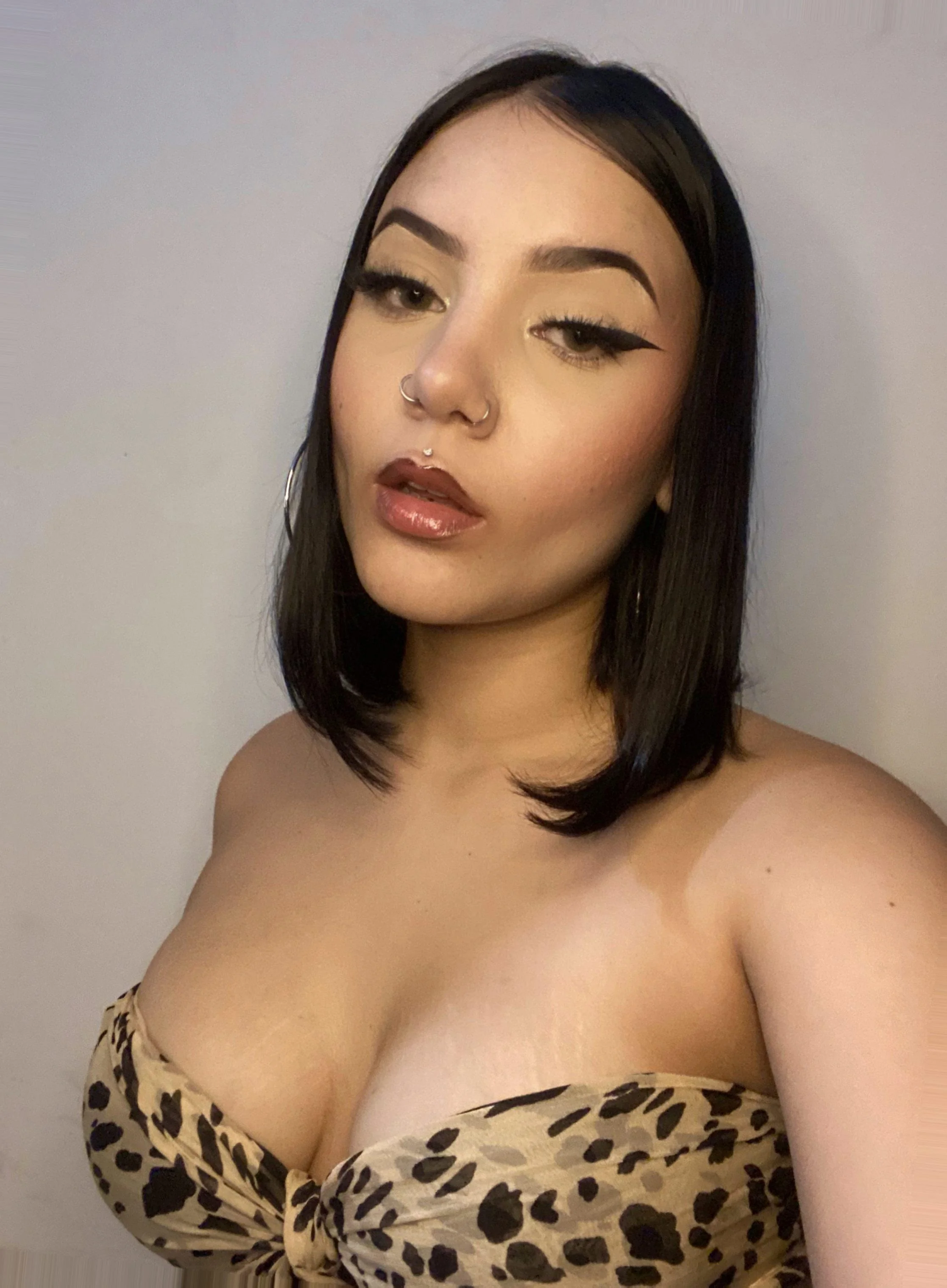 some say beauty is all about confidence... do you agree? picture 1 of 1