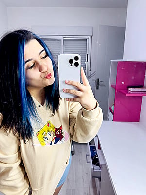 Do i look beautiful in this selfie?'