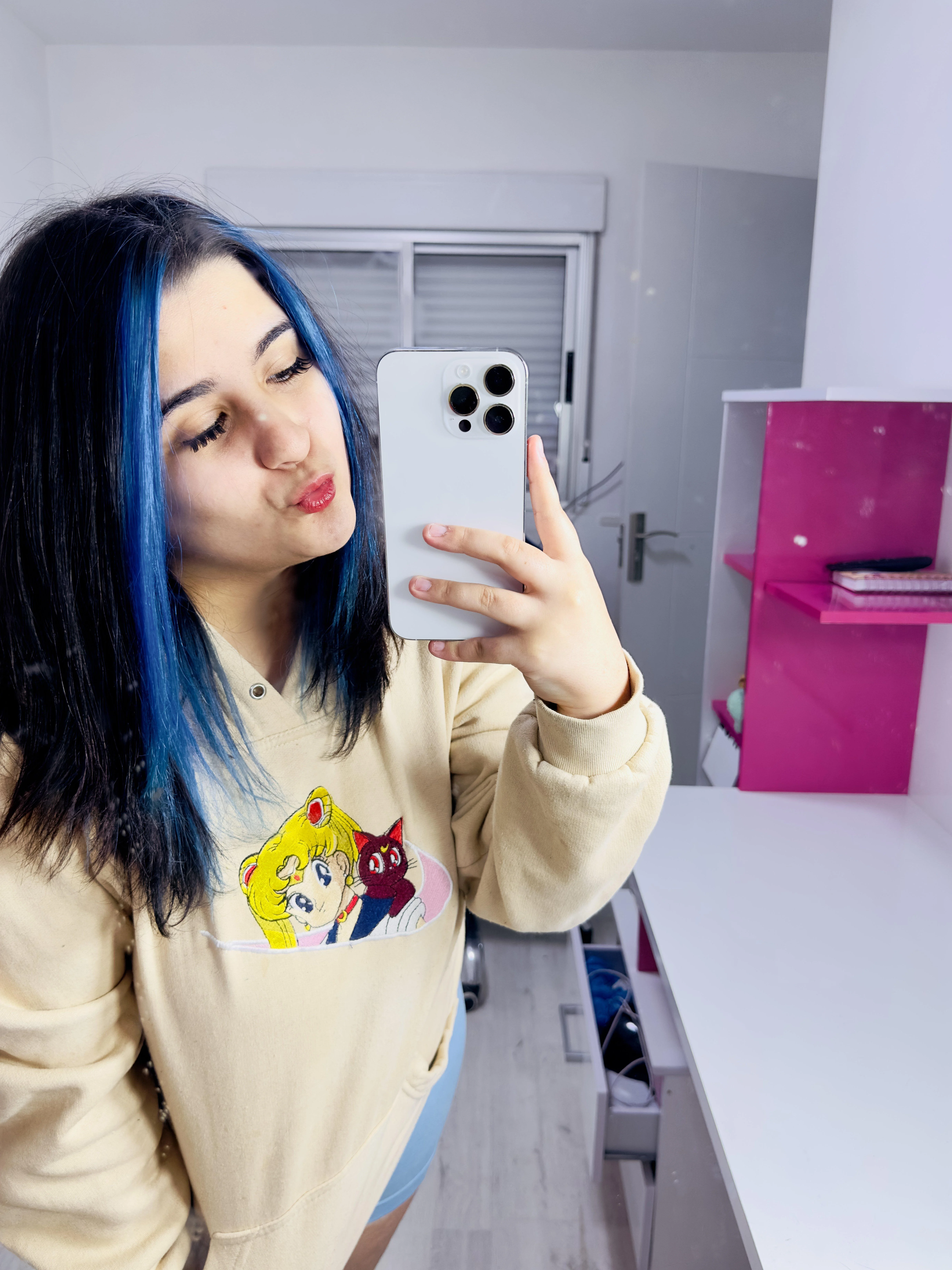 Do i look beautiful in this selfie? picture 1 of 1