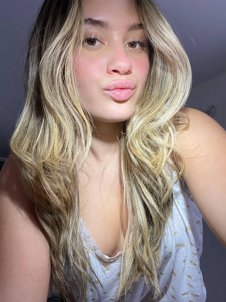 Going for a soft, natural look picture 1 of 1