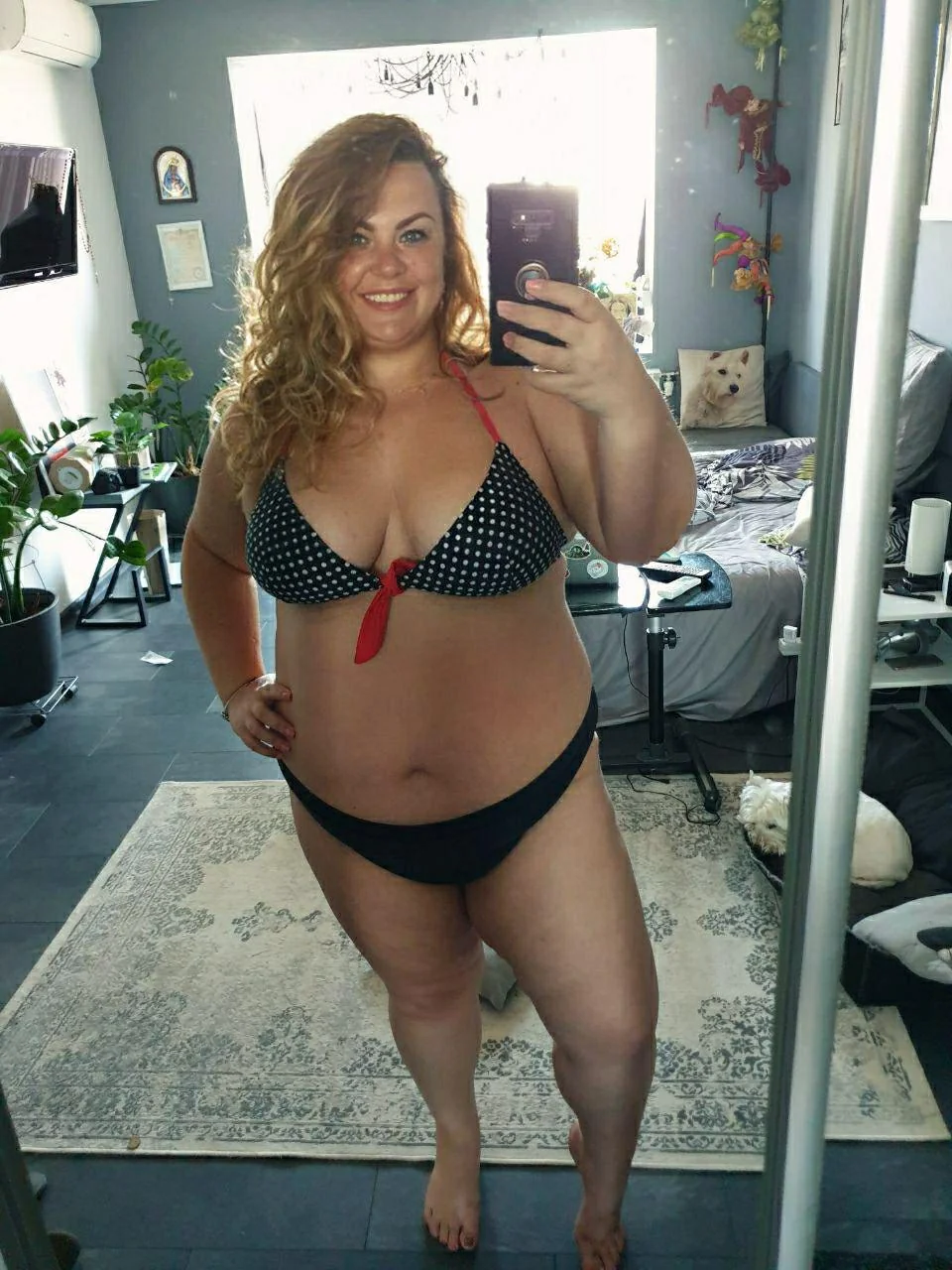 [F41] "Am I Hot?" picture 1 of 1