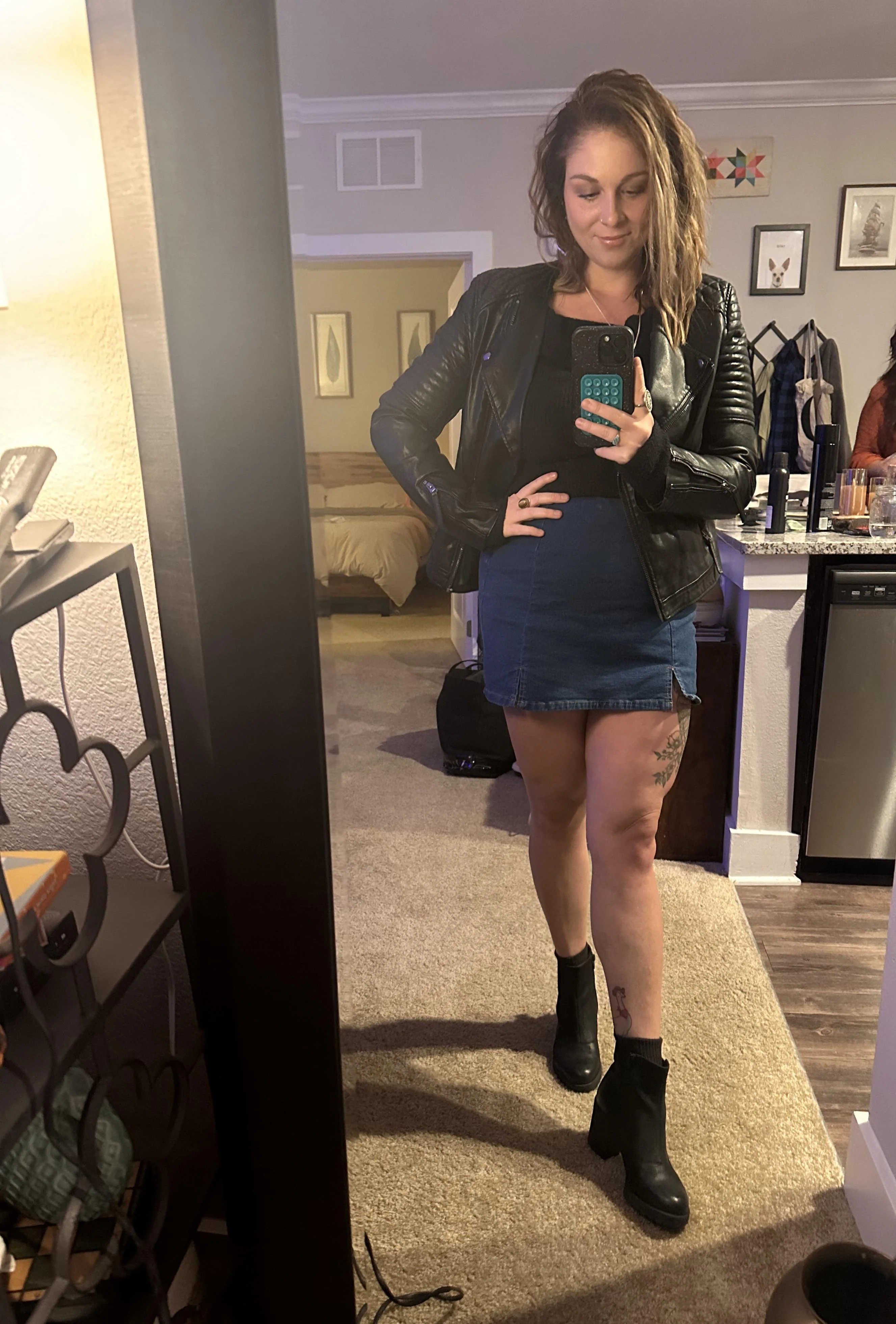 F33 Would you say I’m hot? picture 1 of 1