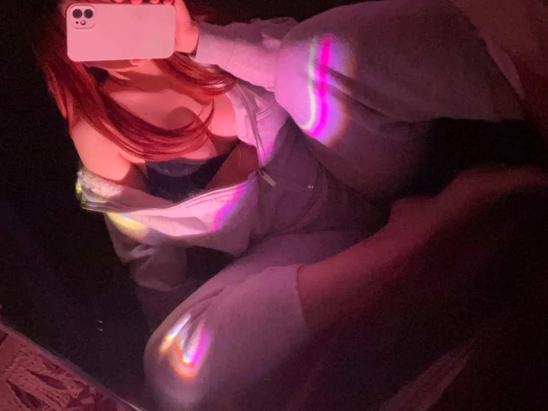am i hot? be honest picture 1 of 1