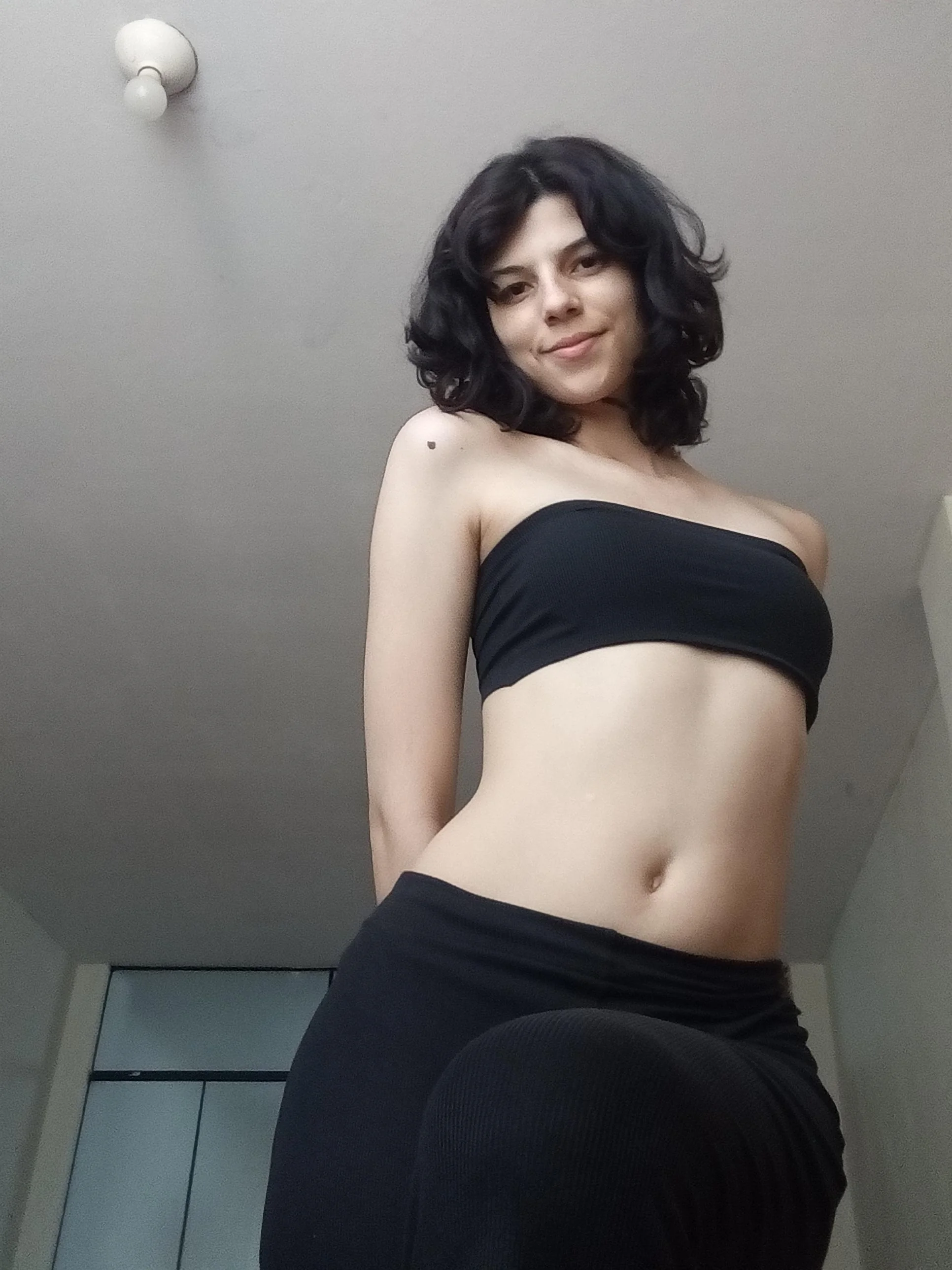 Flexing my sexy body picture 1 of 1