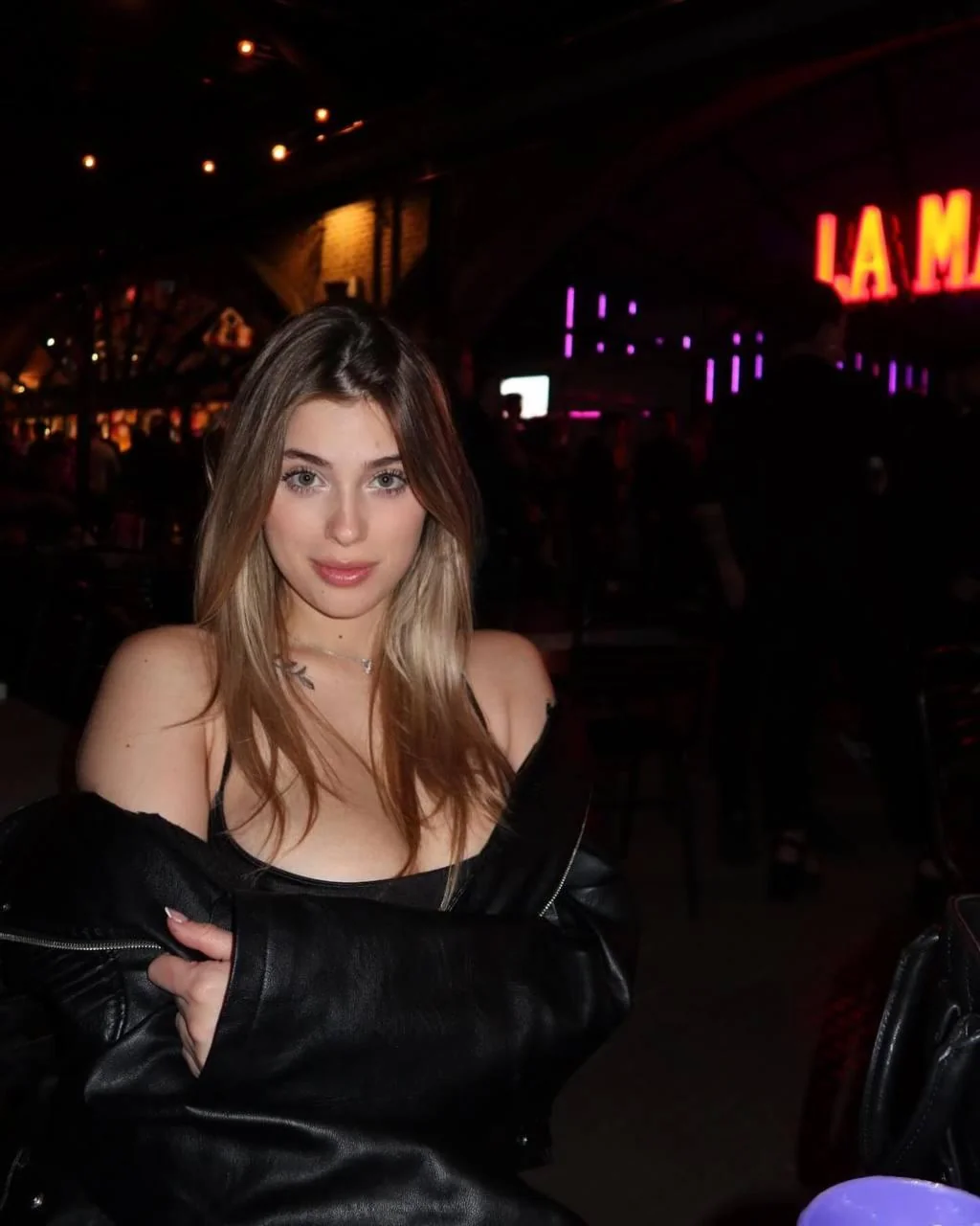 Am I hot? Be honest picture 1 of 1